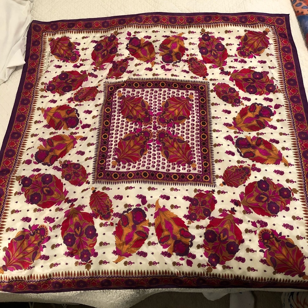 Oscar de la renta scarf